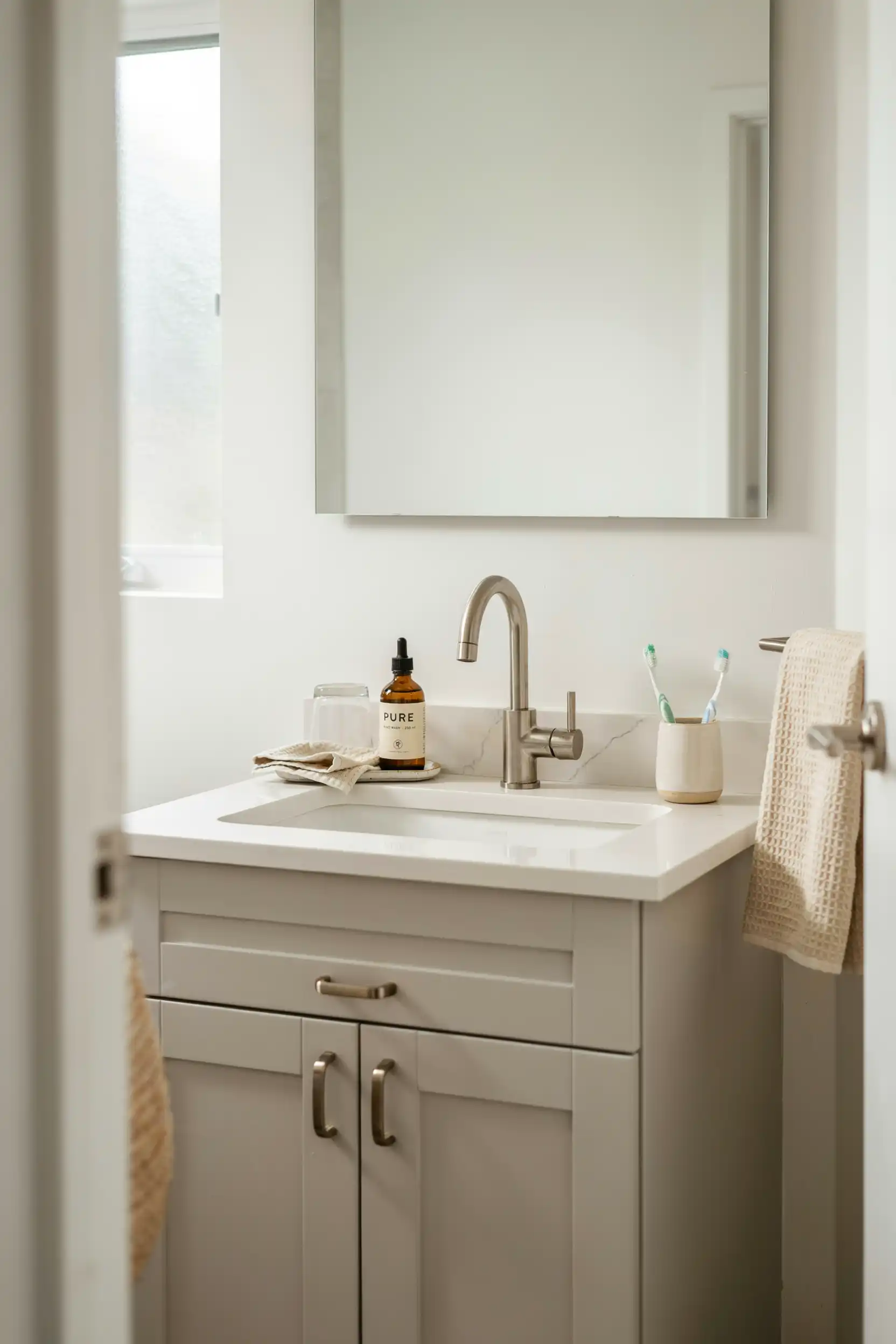 Undermount Sink Vanity with Quartz Top
